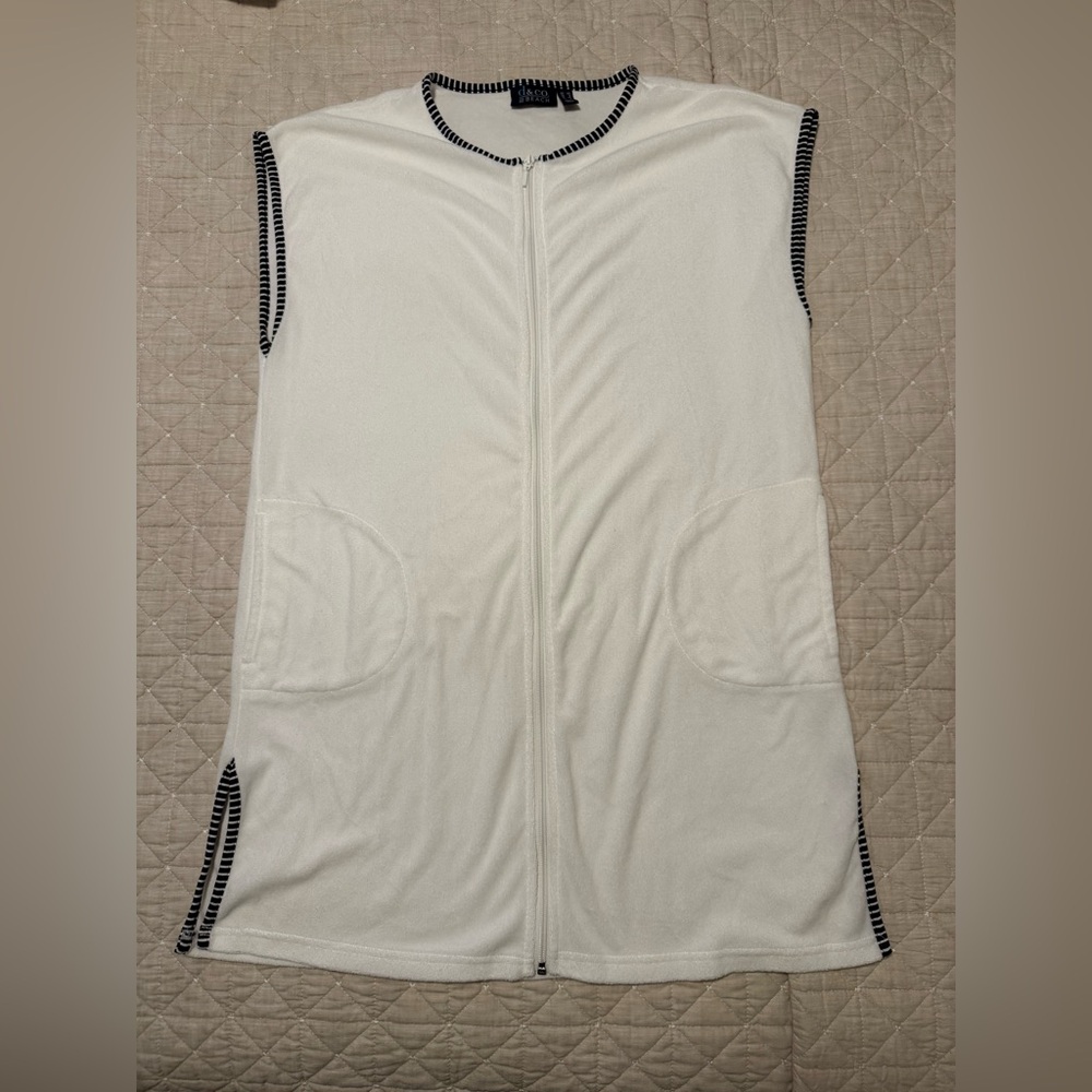d&co Beach White Coverup with Navy Trim